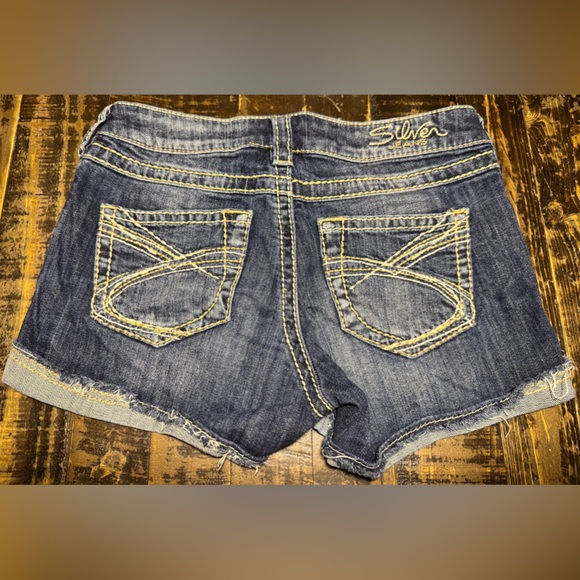 Silver Twisted Short - Picture 2 of 4